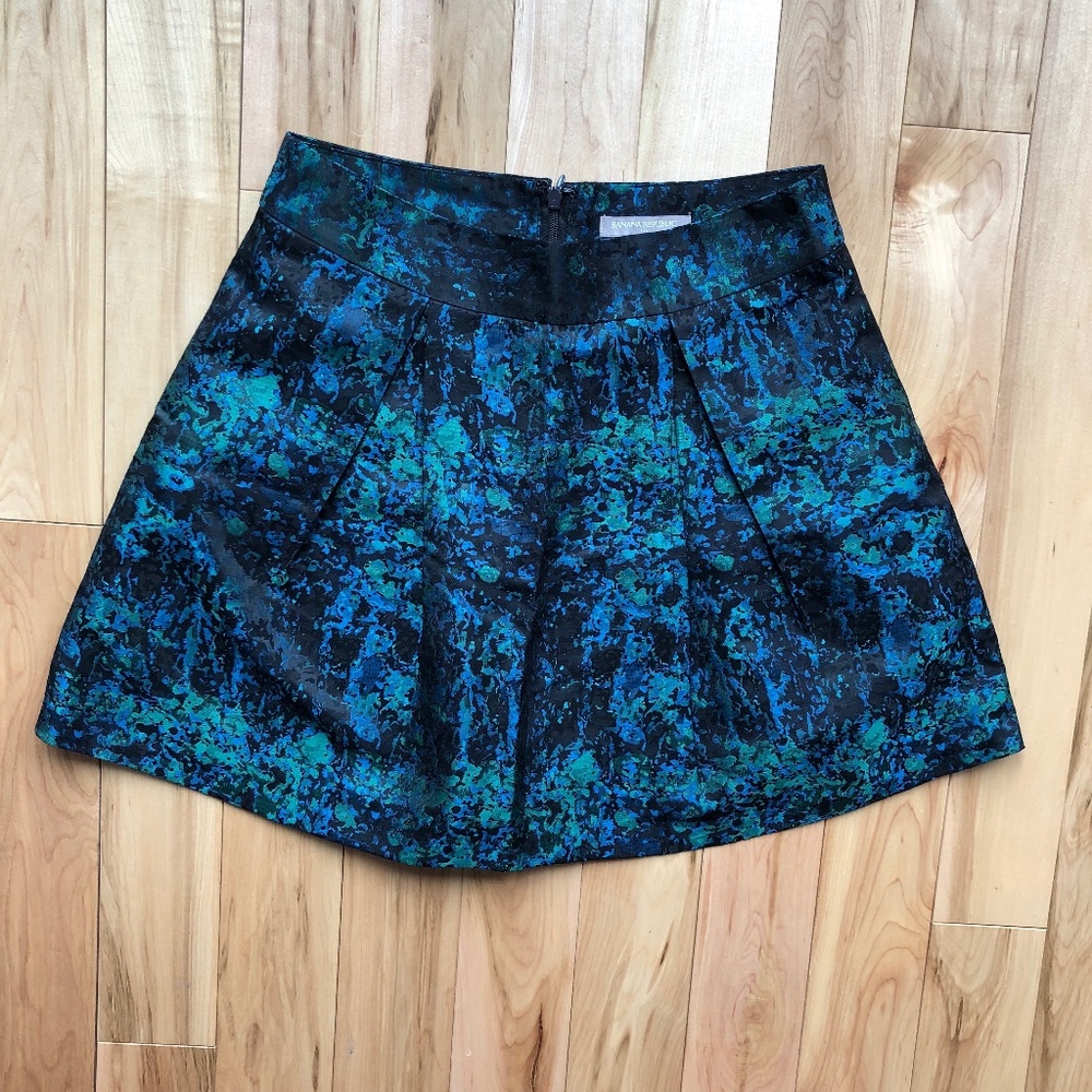 BANANA REPUBLIC METALLIC PLEATED SKATER SKIRT